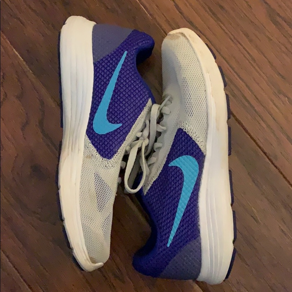 Women’s Nike sneakers size 7.5